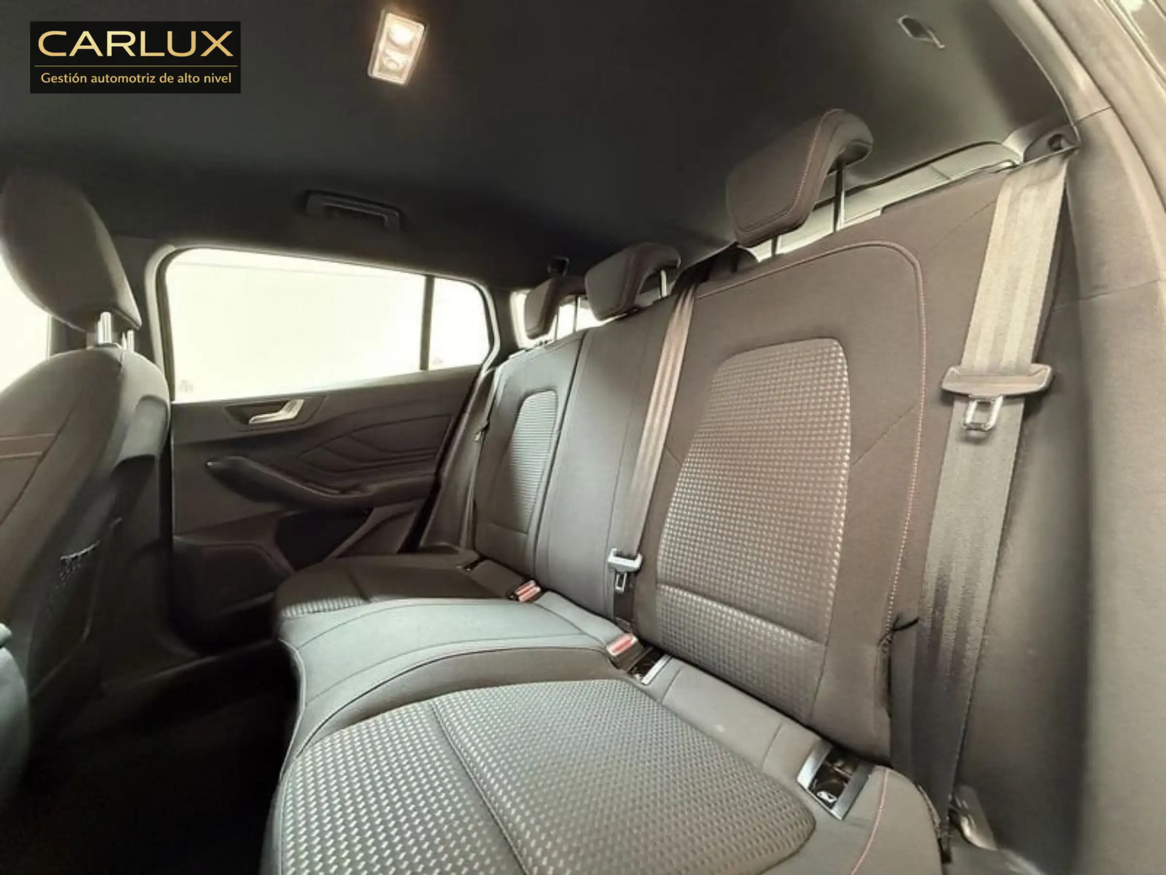 Ford  Focus 2.3 Ecoboost  - Miniatura 8